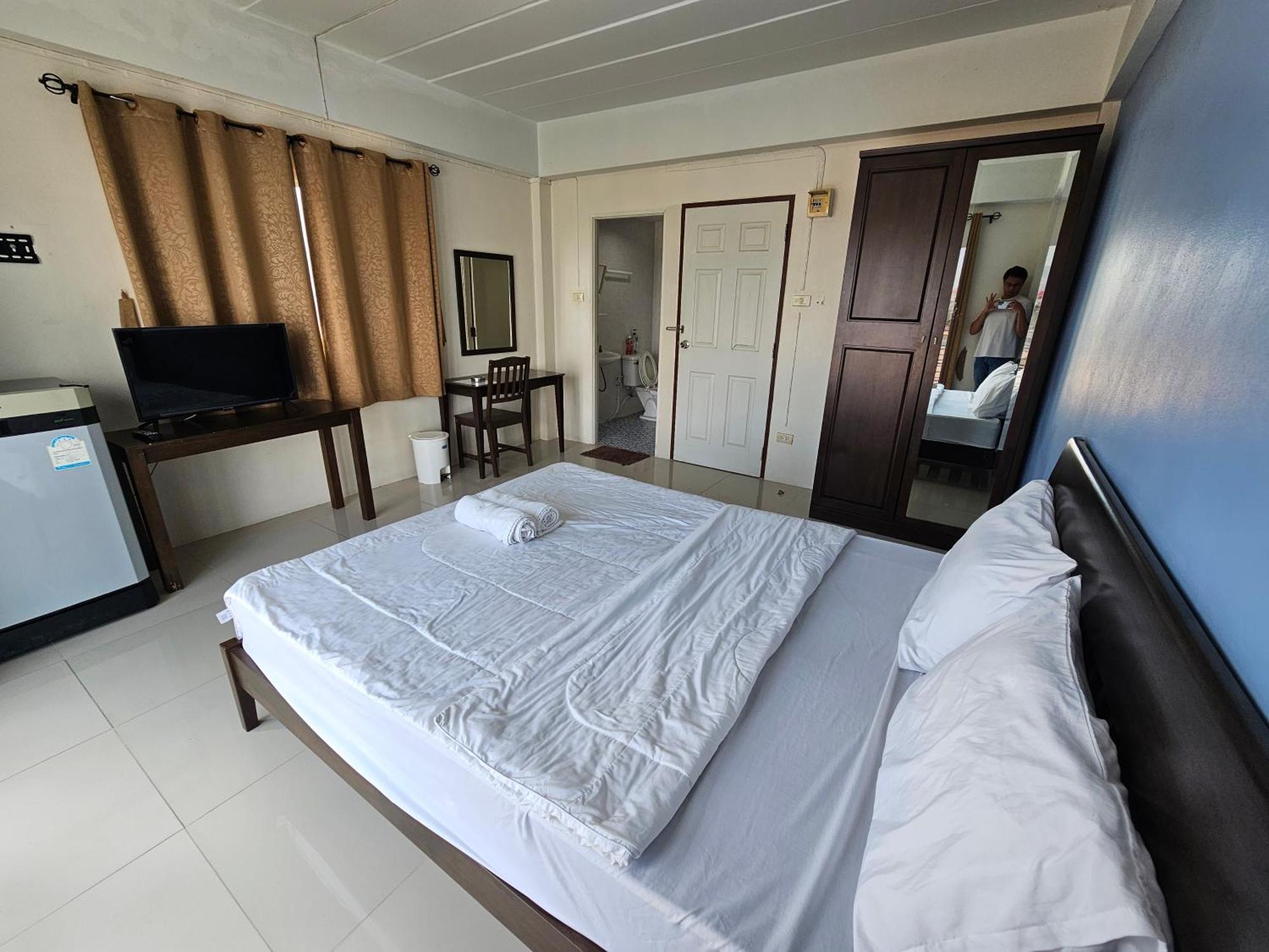 Si Fah At Bangsaen Hotel Ban Rong Khoei Dış mekan fotoğraf
