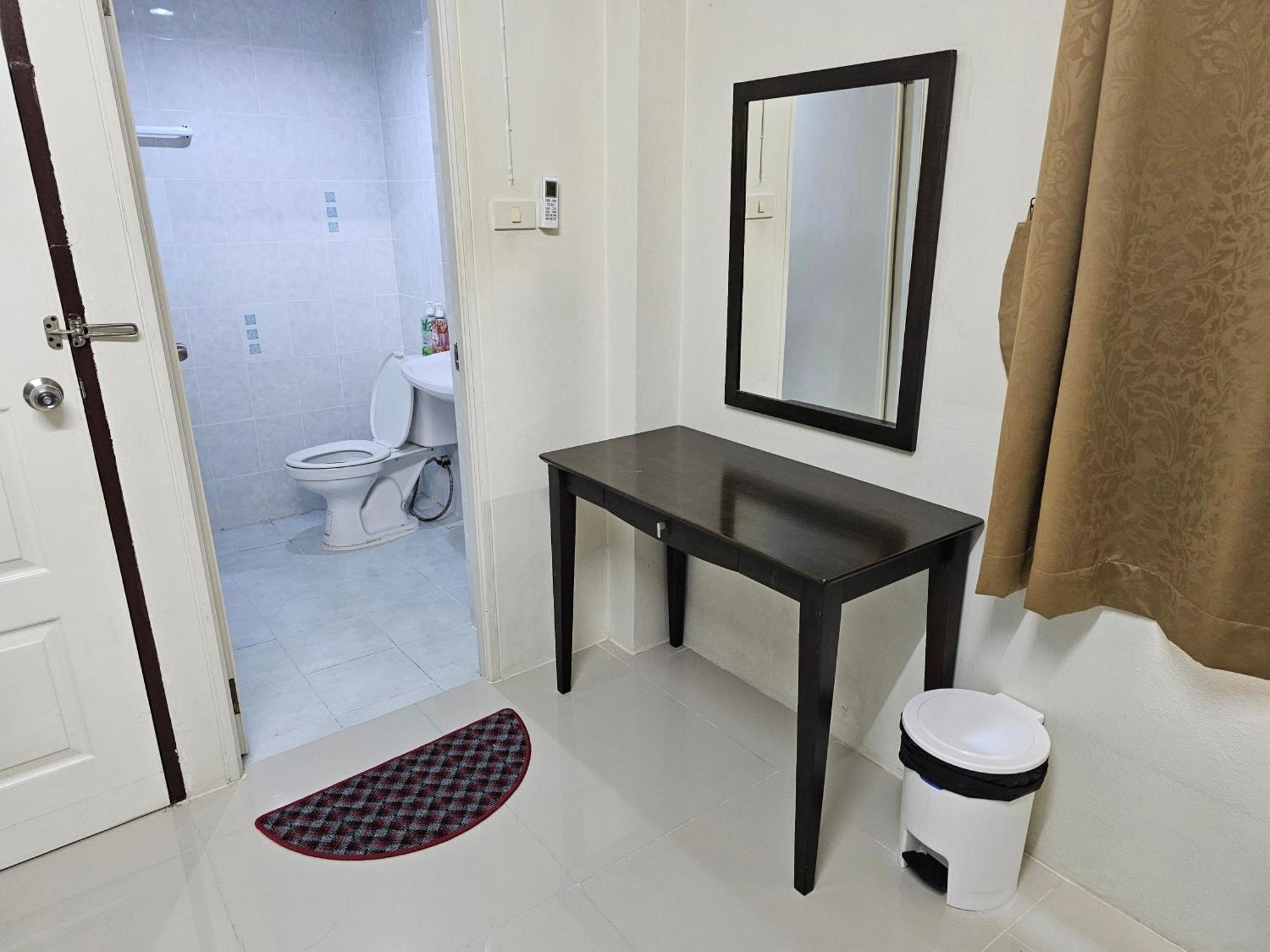 Si Fah At Bangsaen Hotel Ban Rong Khoei Dış mekan fotoğraf